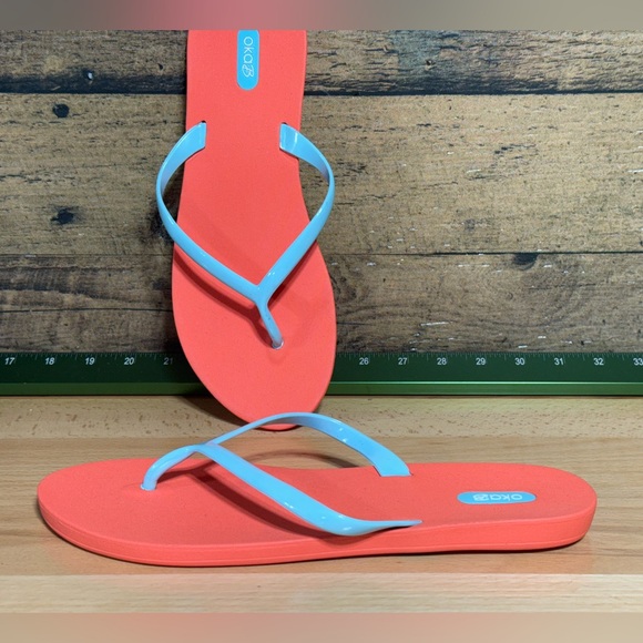 Women's Coral Flip Flops - Picture 1 of 8